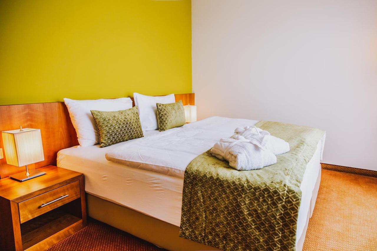 Seehotel Sued By S4Y Velden am Wörthersee Buitenkant foto