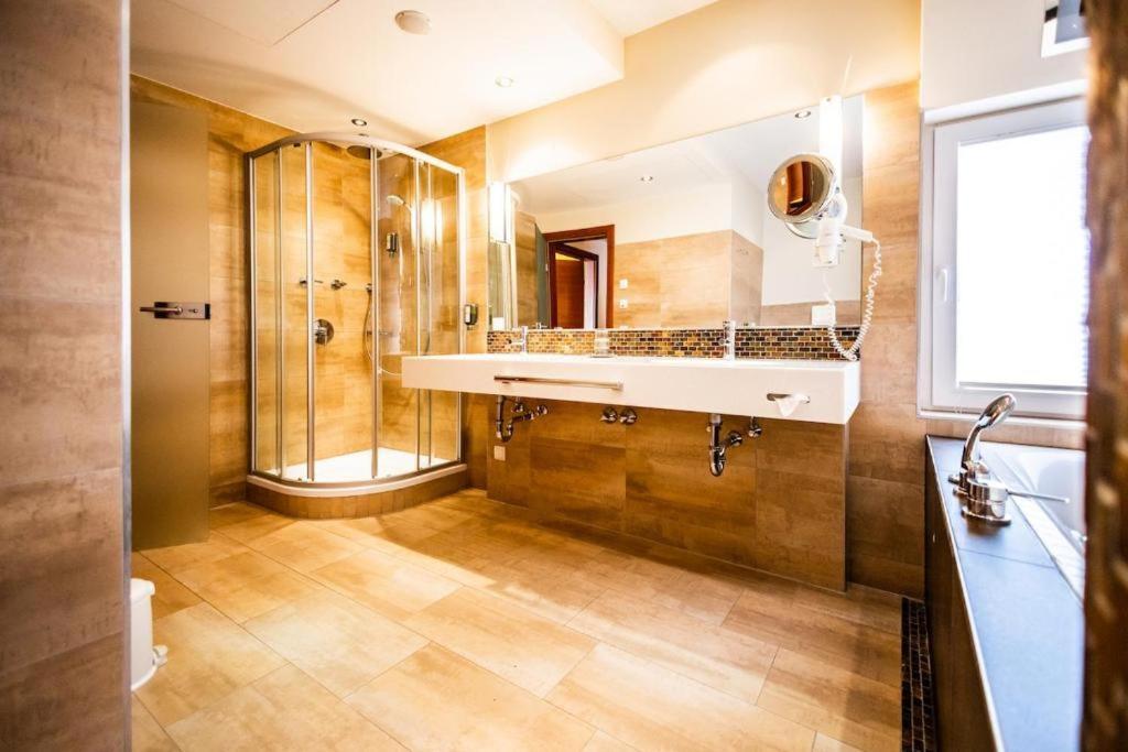Seehotel Sued By S4Y Velden am Wörthersee Buitenkant foto